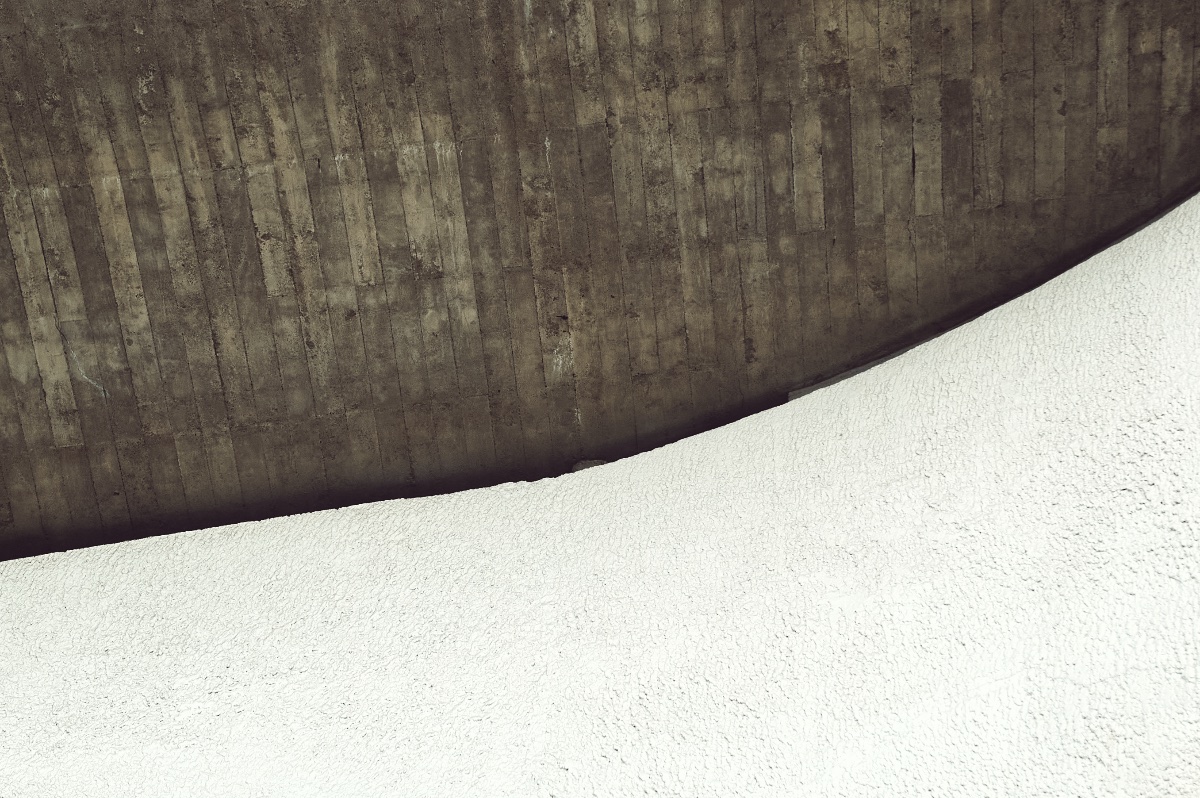 A structural contradiction that only makes sense through light.